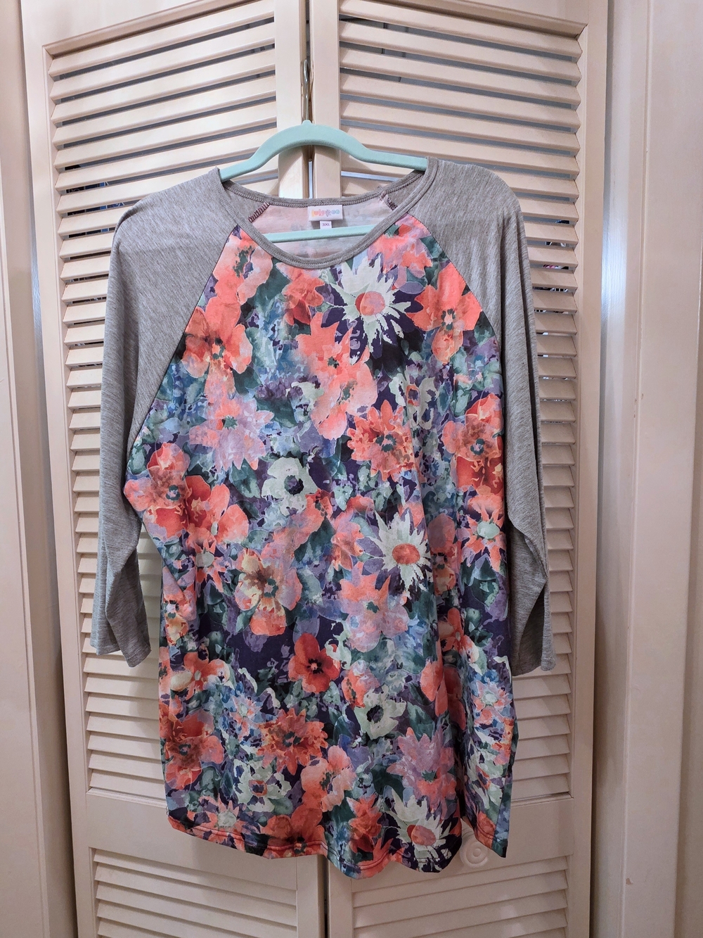 LulaRoe Women’s Floral Raglan Long Sleeve Top - Coral Multi 3x